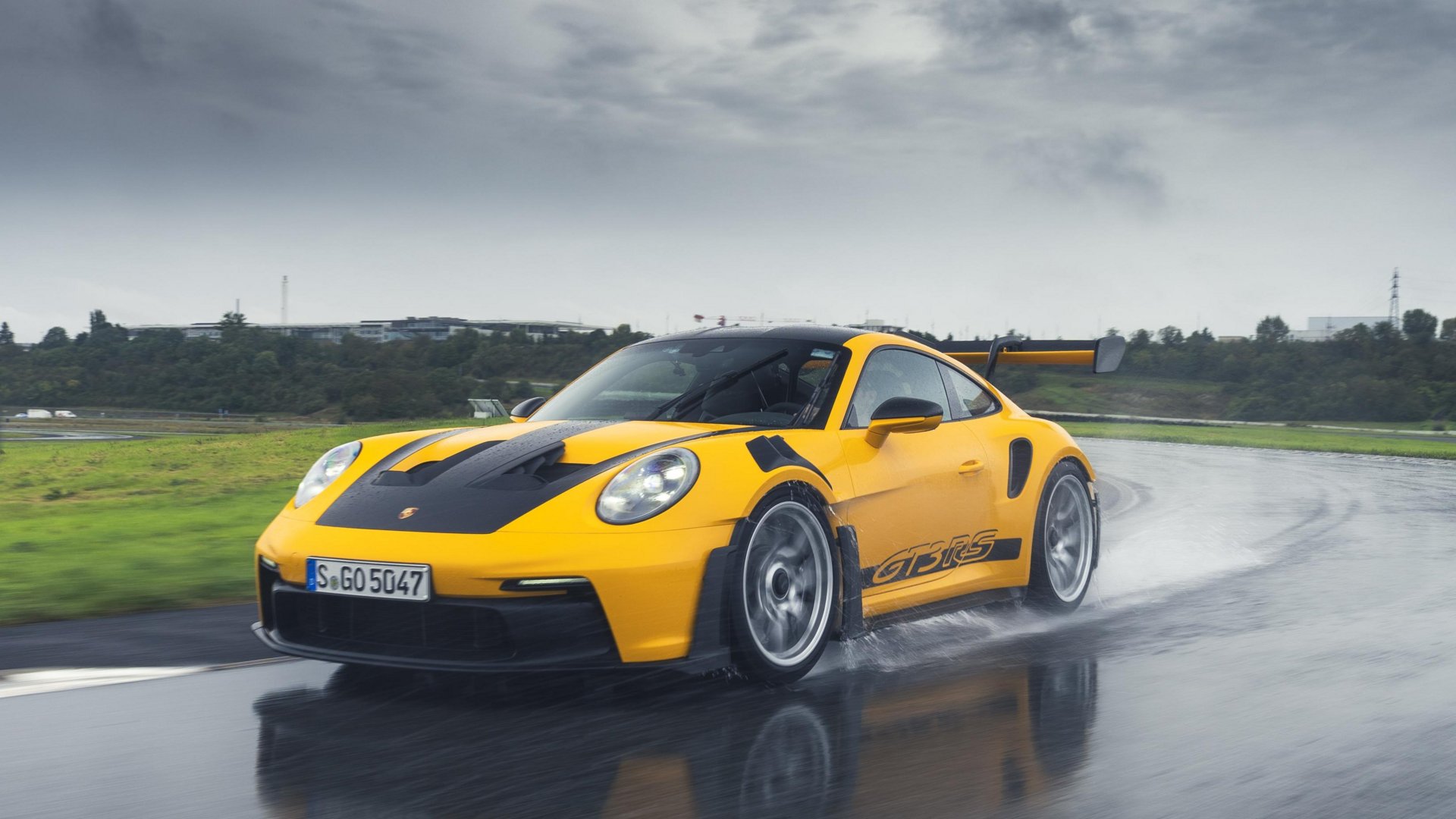 Porsche y Michelin desarrollan nuevas llantas para pruebas en pistas mojadas