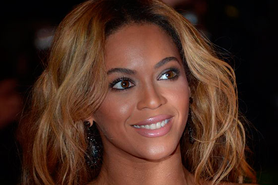 Beyonce premia a sus bailarines con alcohol