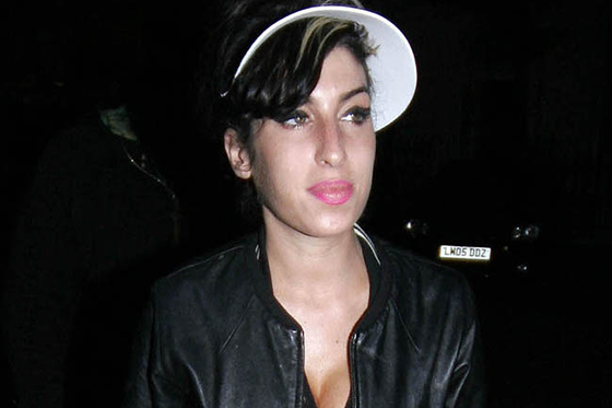 29.10.09 - London, UK.
Amy Winehouse on her way to the Fish Works cafe in Marylebone.
Pictured: Amy Winehouse
PLANET PHOTOS
www.planetphotos.co.uk
+44 (0)20 8883 1438
(CP)