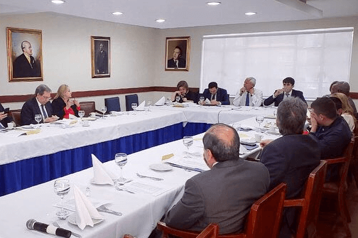 Conservadores descartan “golpe de Estado” contra Hernán Andrade
