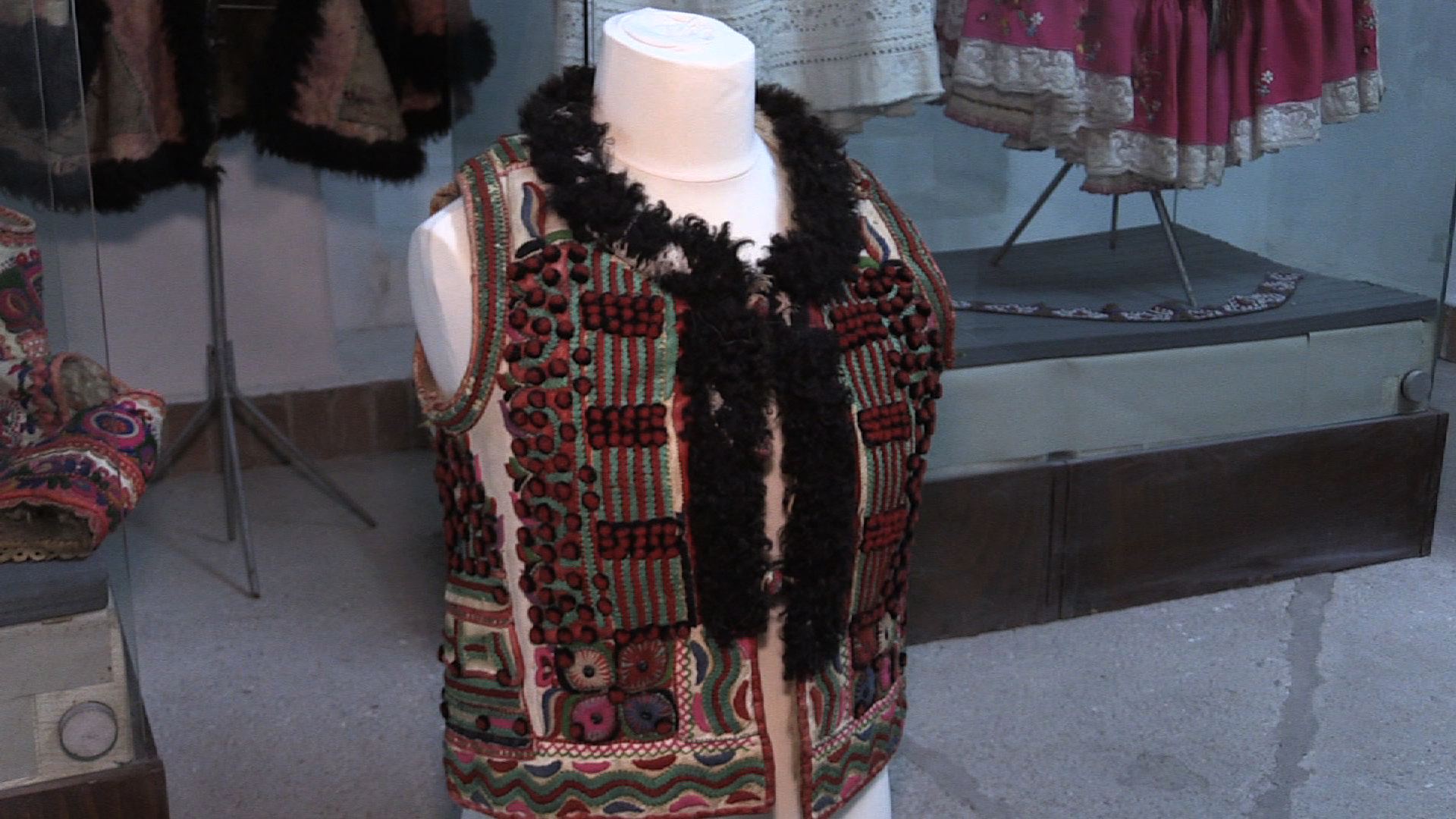 El chaleco que Dior «copió», un golpe de suerte para los artesanos rumanos