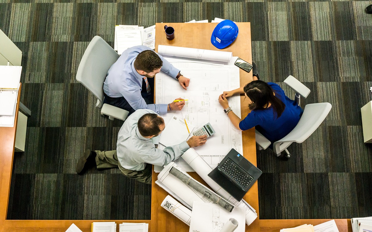 Noviembre de Leo, Virgo y Libra en el trabajo: entre reconocimientos y quejas
