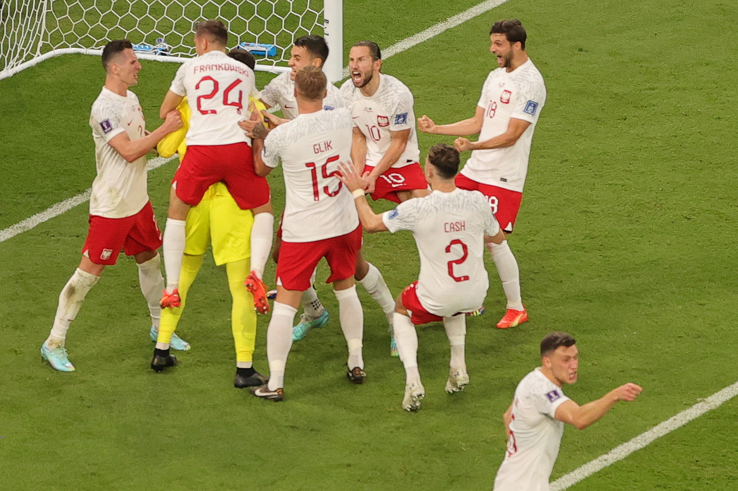 Szczesny, y una doble atajada increíble, le dio el triunfo a Polonia contra Arabia