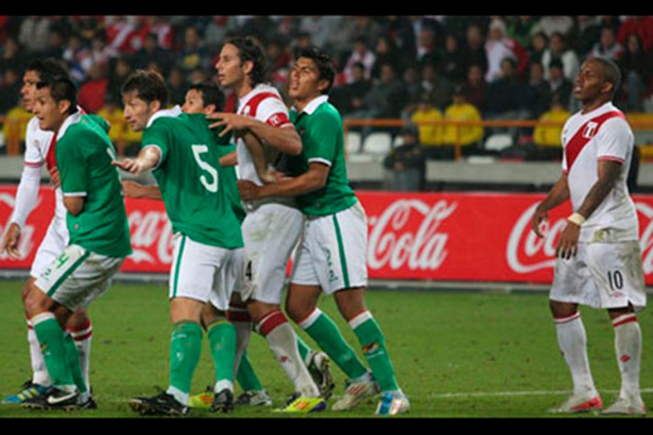 Suspenden a futbolista peruano por dopaje durante juego de Eliminatorias a Brasil 2014
