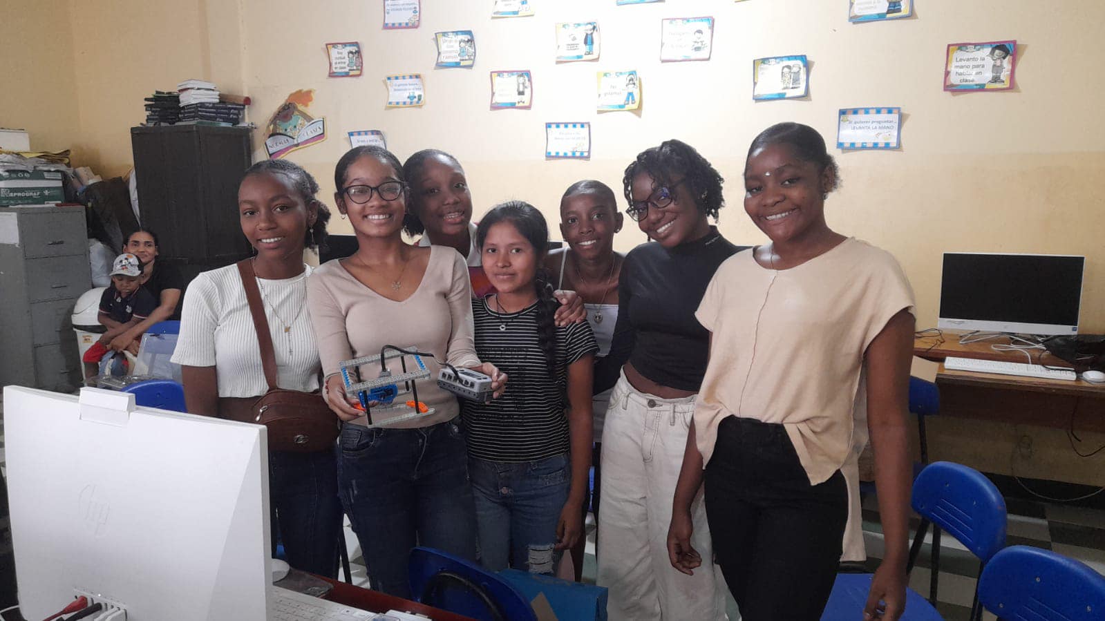En Chocó hay niñas apostándole a la robótica
