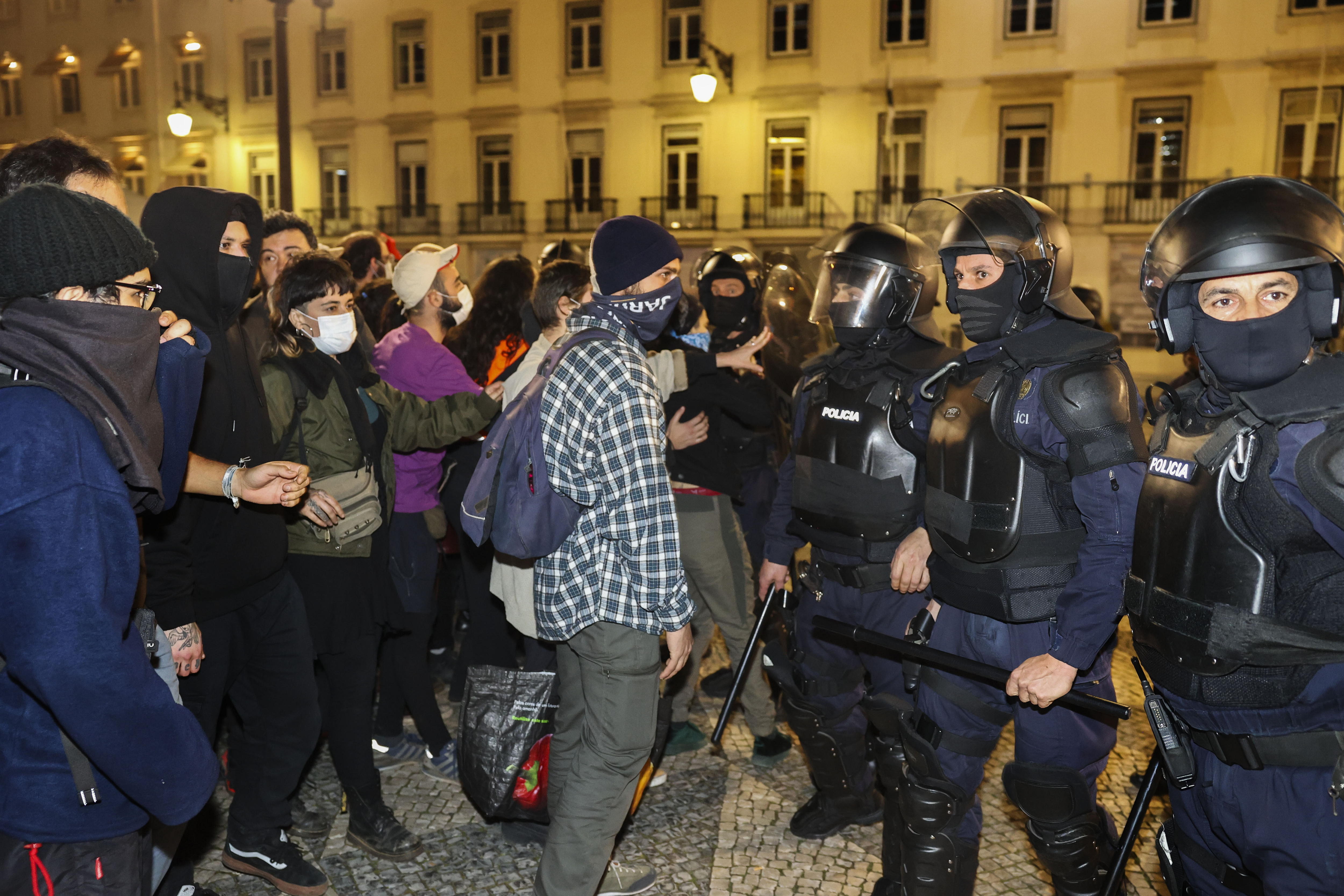 Seis heridos por batalla campal antes del partido Sporting-Famalicao, en Portugal