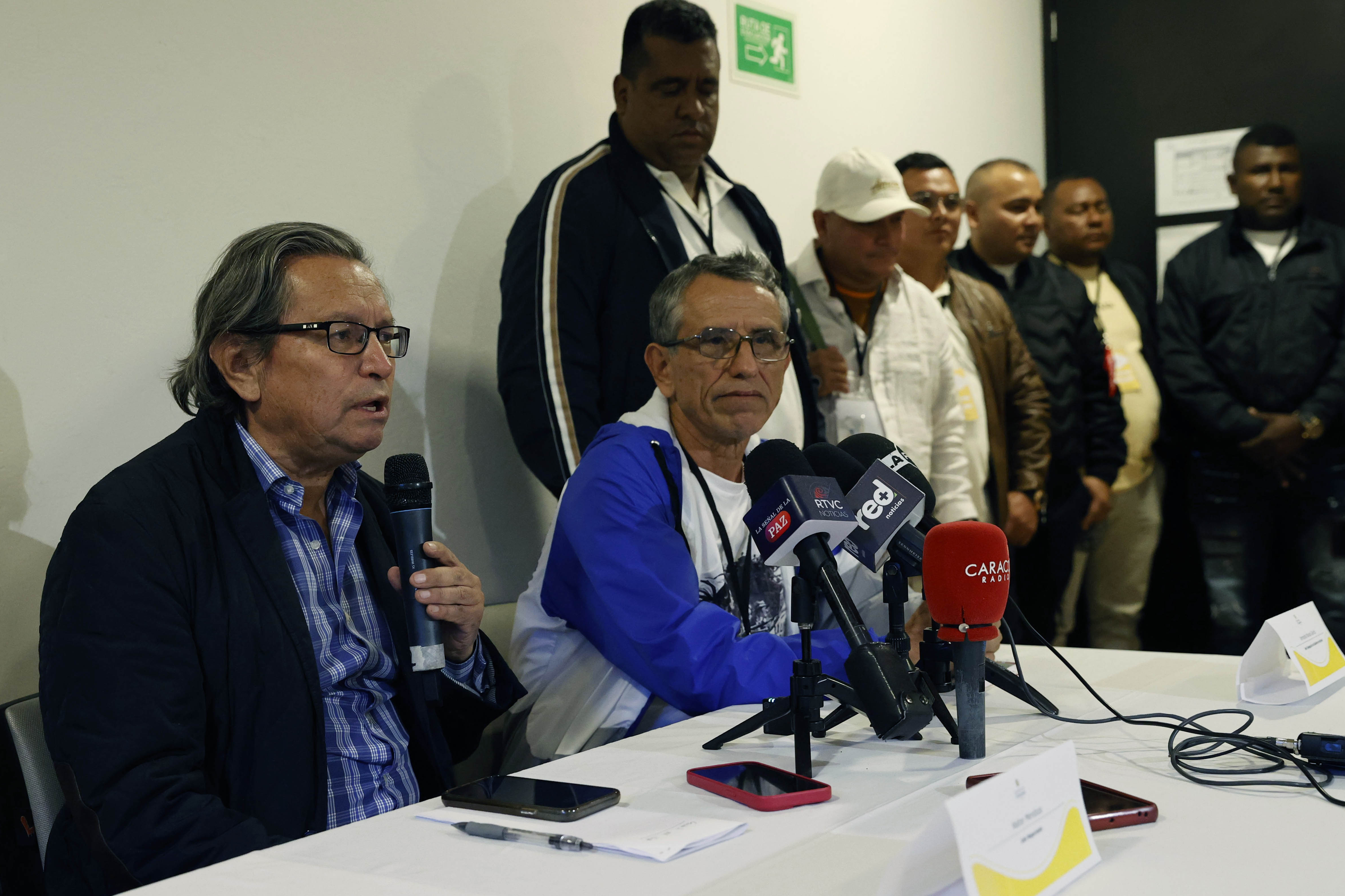 Disidencia de Mendoza acelera erradicación de 30.000 hectáreas de coca tras presión de Petro
