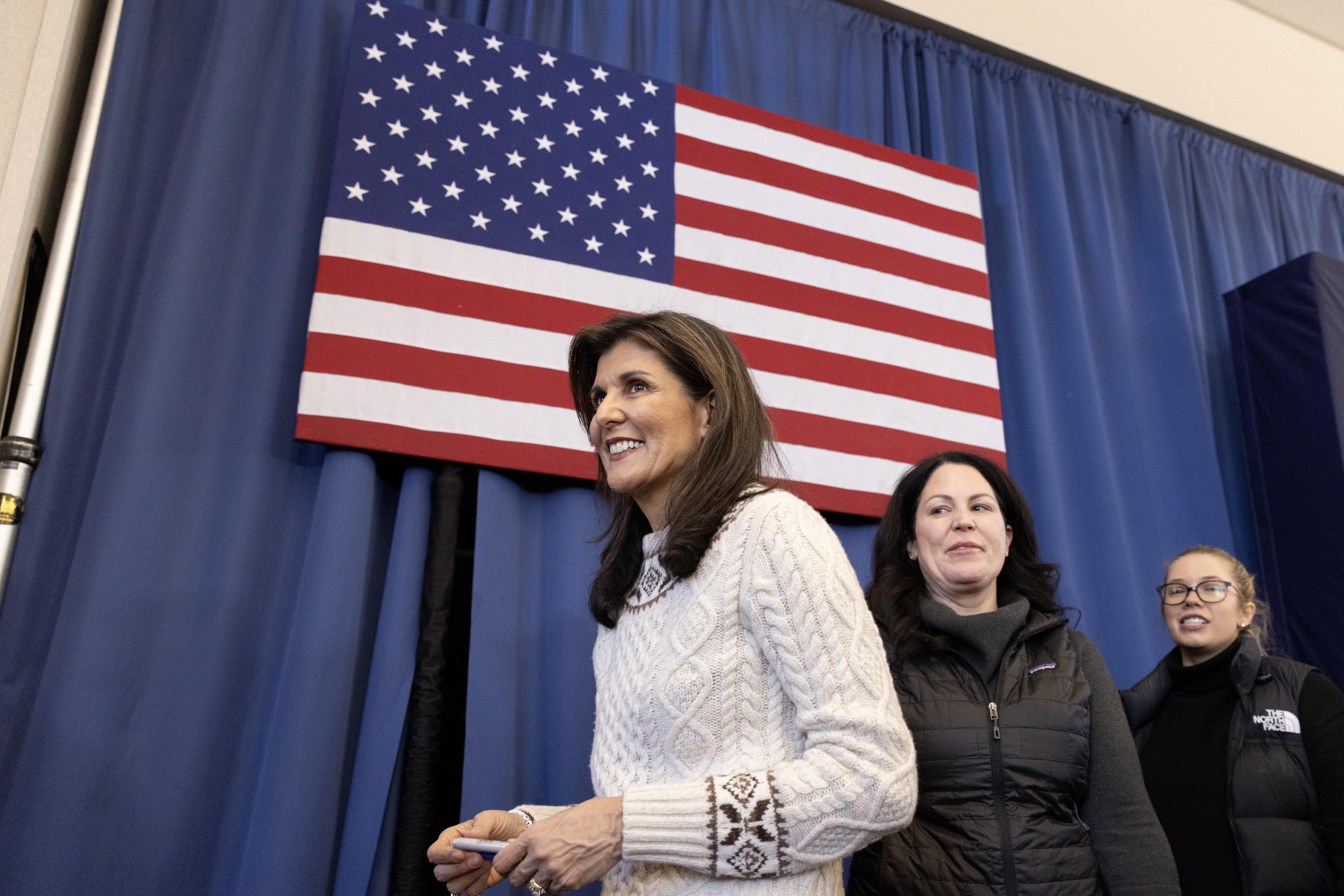 “Solo quedamos un hombre y una mujer”, dice Haley, única rival republicana de Trump