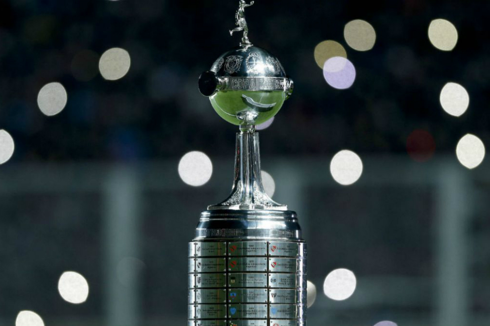 Conmebol capacita árbitros para implementar el VAR en la Libertadores