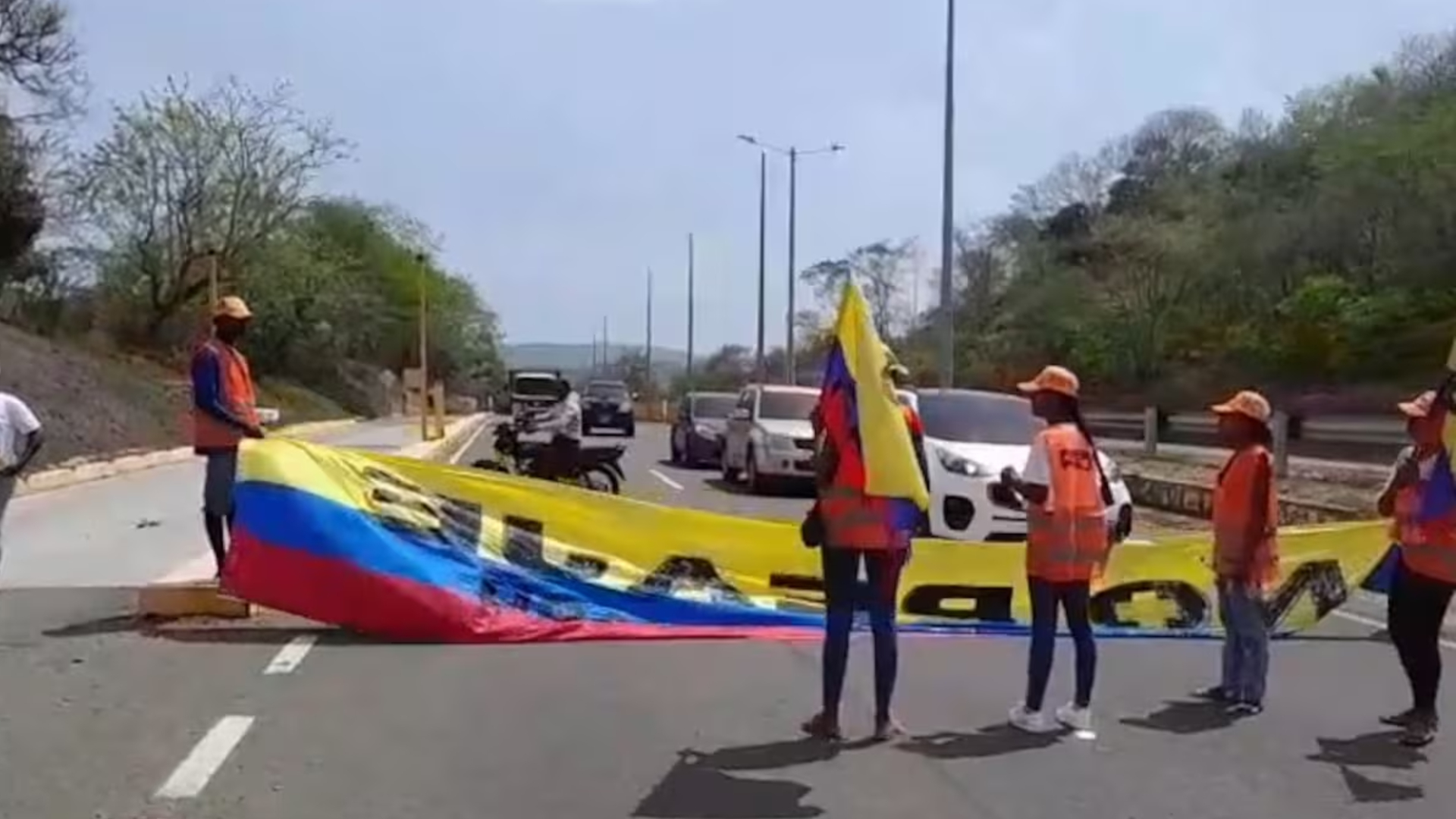 Se presentan bloqueos en la Vía del Mar por peaje de Marahuaco