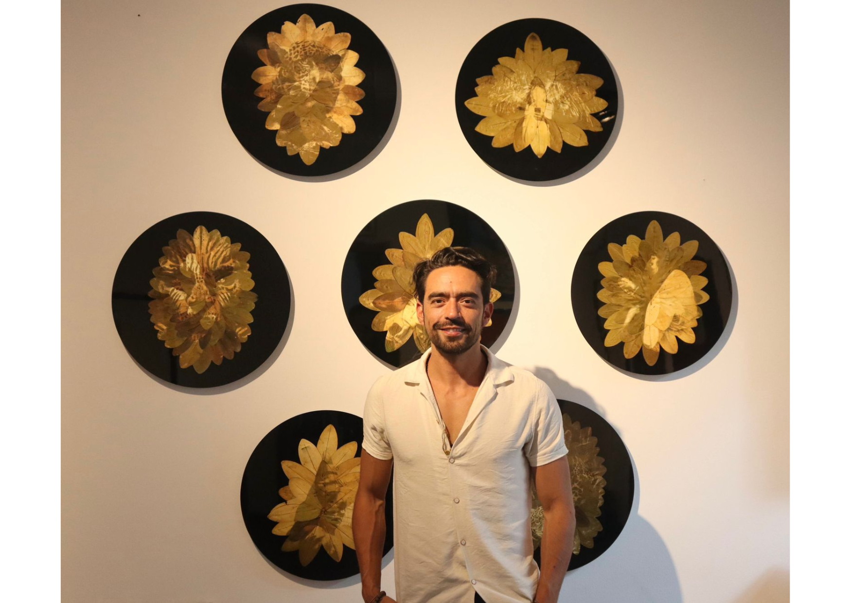 Javier Vanegas presentó su primera muestra en el Museo de Arte Moderno de Bogotá (MAMBO) y se ha destacado en festivales en Tel Aviv y Viena en 2021.