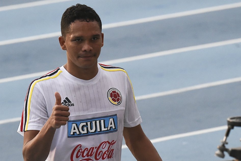Carlos Bacca, preocupado por el juego duro de Perú
