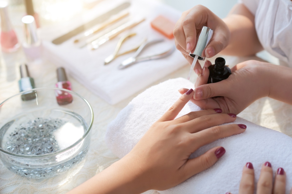 La Manicurista, el aliado ideal de las mujeres en época decembrina