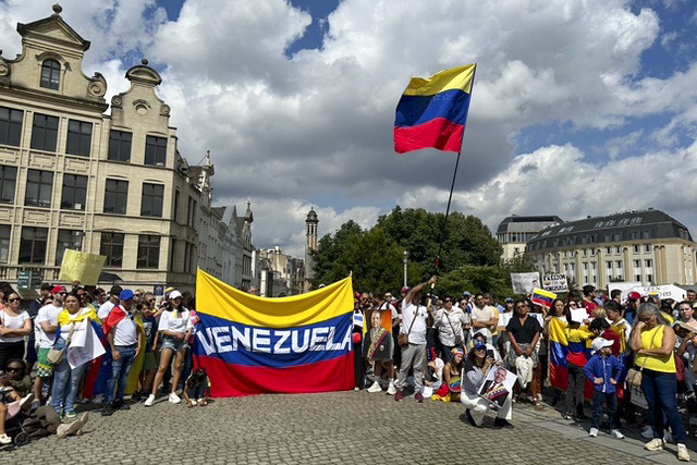 Chavismo y oposición toman las calles en plena crisis poselectoral en Venezuela