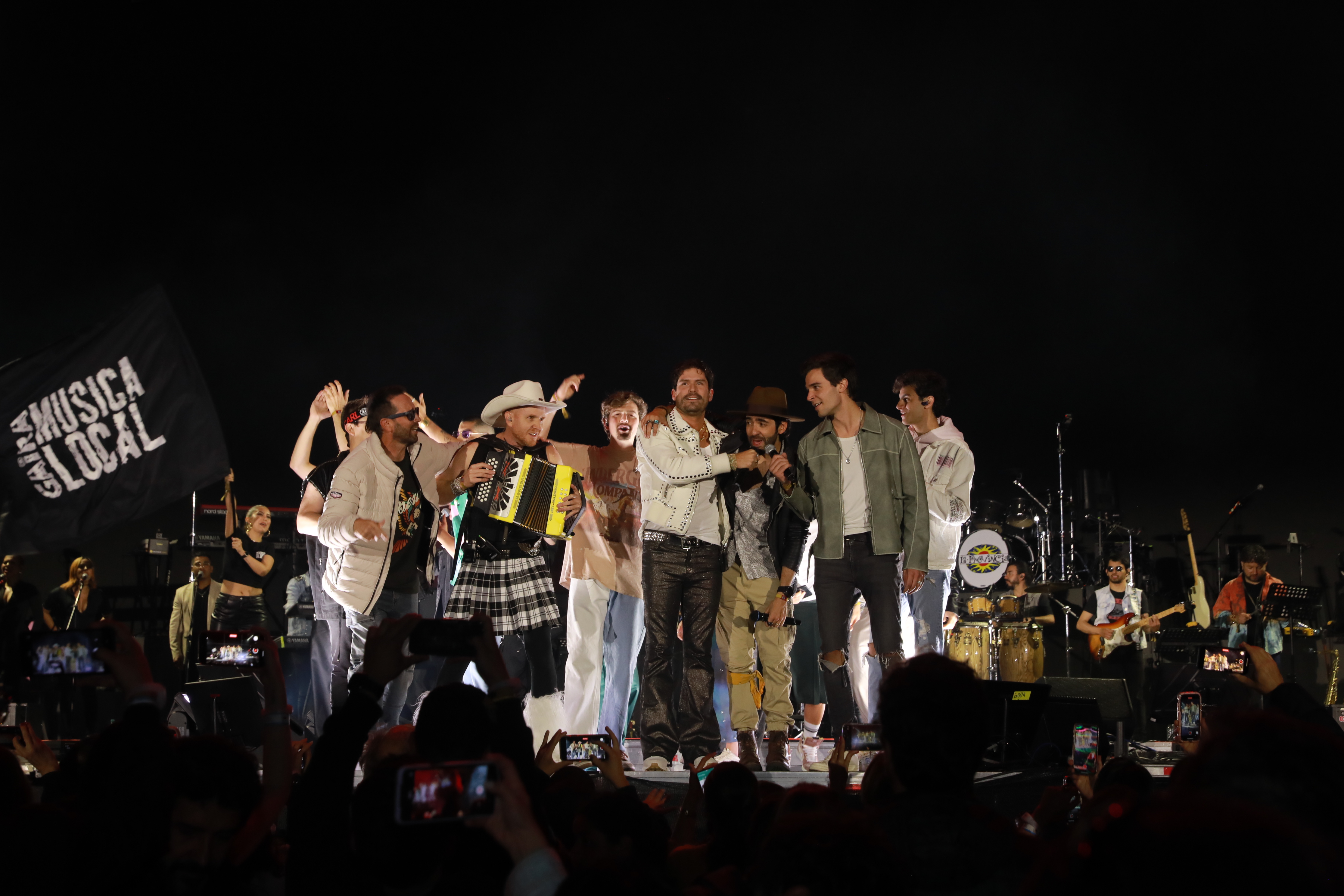 Master en parranda en el concierto de Carlos Vives.