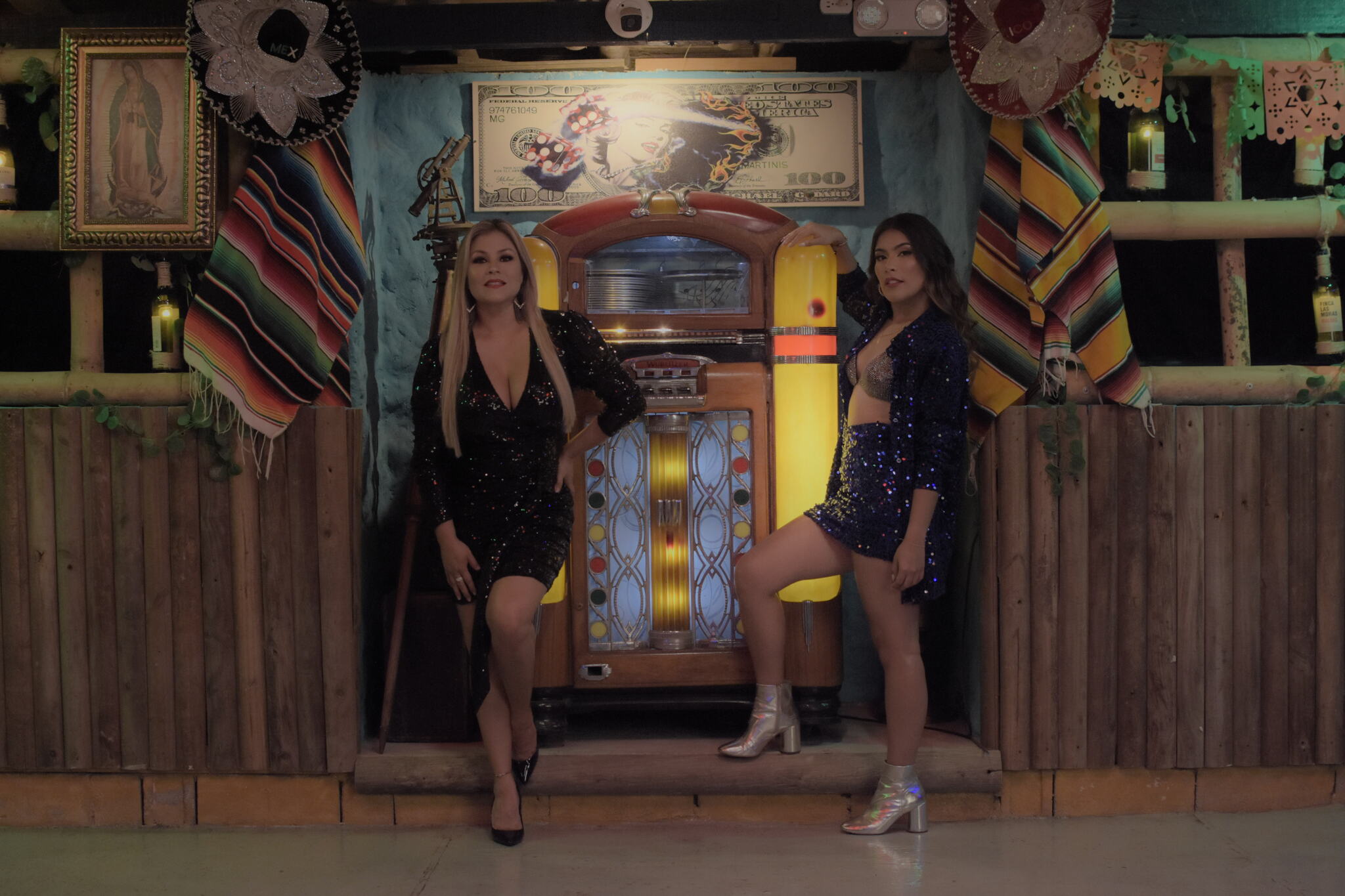 Así suena “Mesero”, el nuevo sencillo de Karen Lizarazo