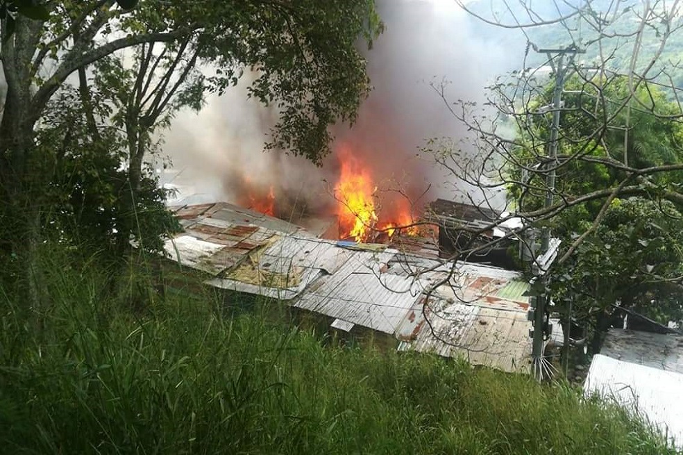 Incendio consume 30 casas en Bucaramanga