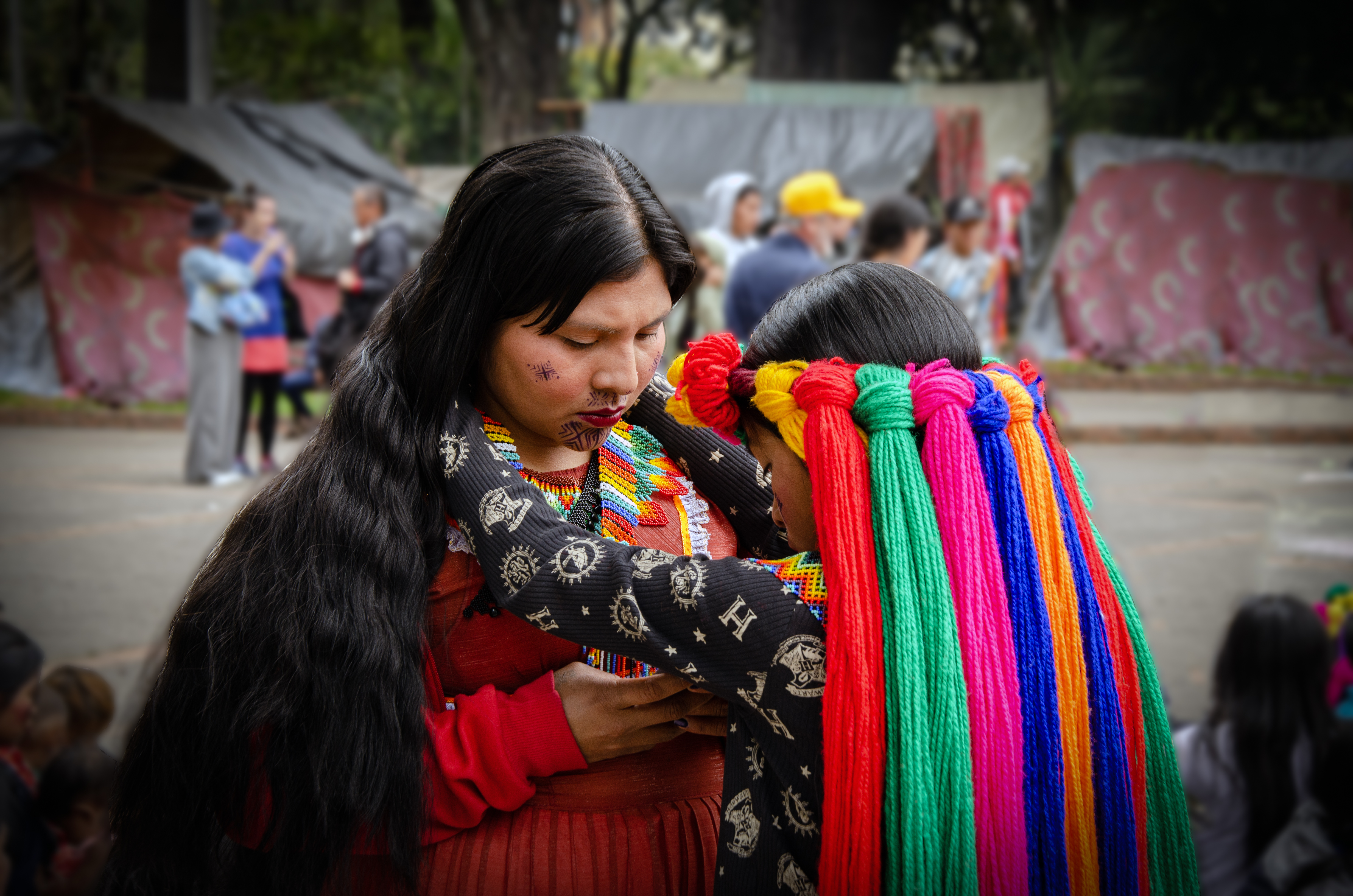 Mujeres emberá: entre la resistencia cultural y la lucha por la supervivencia