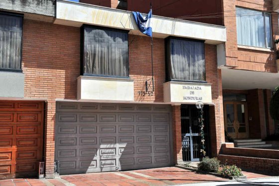 Exembajador hondureño asumió responsabilidad por escándalo con prostitutas