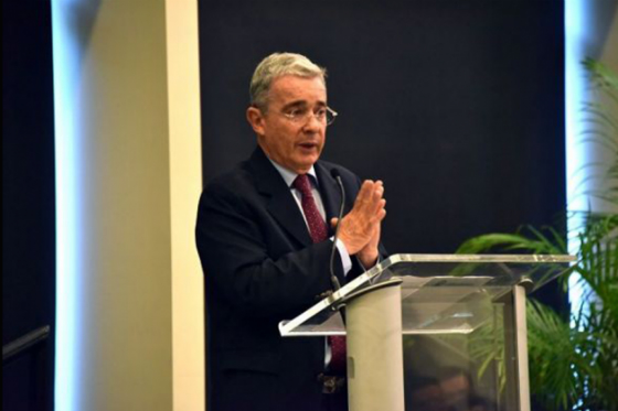 El acuerdo del Gobierno y las Farc estimula nuevas violencias: Uribe