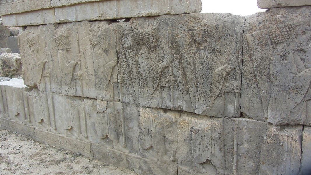 Científicos describen nueva especie de liquen que amenaza a monumentos de Persépolis