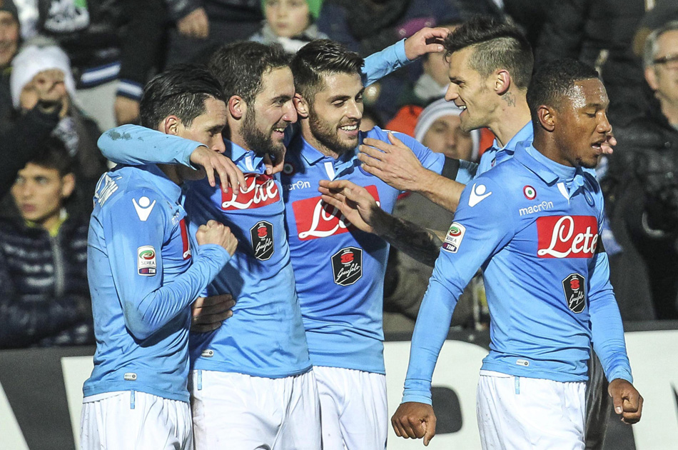 Nápoli goleó 4-1 al Cesena en la Serie A