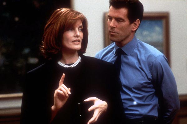 The Thomas Crown Affair es una película de 1999, una adaptación de la película homónima de 1968. Fue protagonizada por Pierce Brosnan, personificando a un multimillonario que roba una pintura (San Giorgio Maggiore durante el crepúsculo), de Monet, valorada en 100 millones de dólares, y es rastreado por una investigadora de seguros, interpretada por Rene Russo.