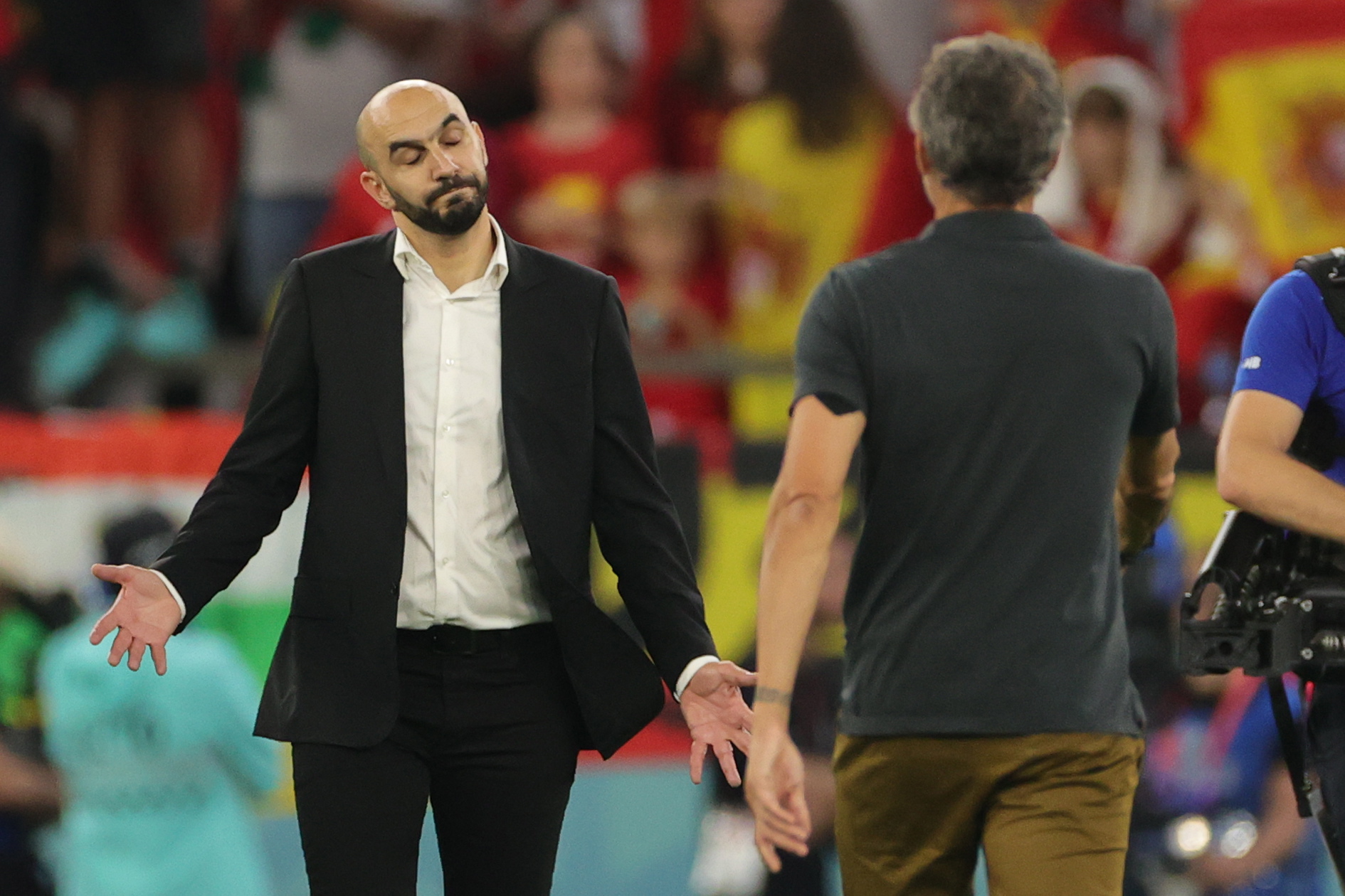 Doha (Qatar), 06/12/2022.- Head coach Walid Regragui (L) of Morocco and Head coach Luis Enrique of Spain react after the FIFA World Cup 2022 round of 16 soccer match between Morocco and Spain at Education City Stadium in Doha, Qatar, 06 December 2022. (Mundial de Fútbol, Marruecos, España, Catar) EFE/EPA/Friedemann Vogel
