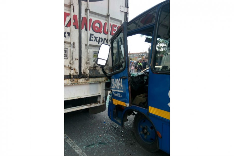 Siete heridos deja choque entre bus del SITP y camión en Fontibón