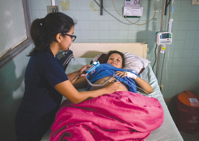 Se están agotando las camas para que las mujeres den a luz en Medellín