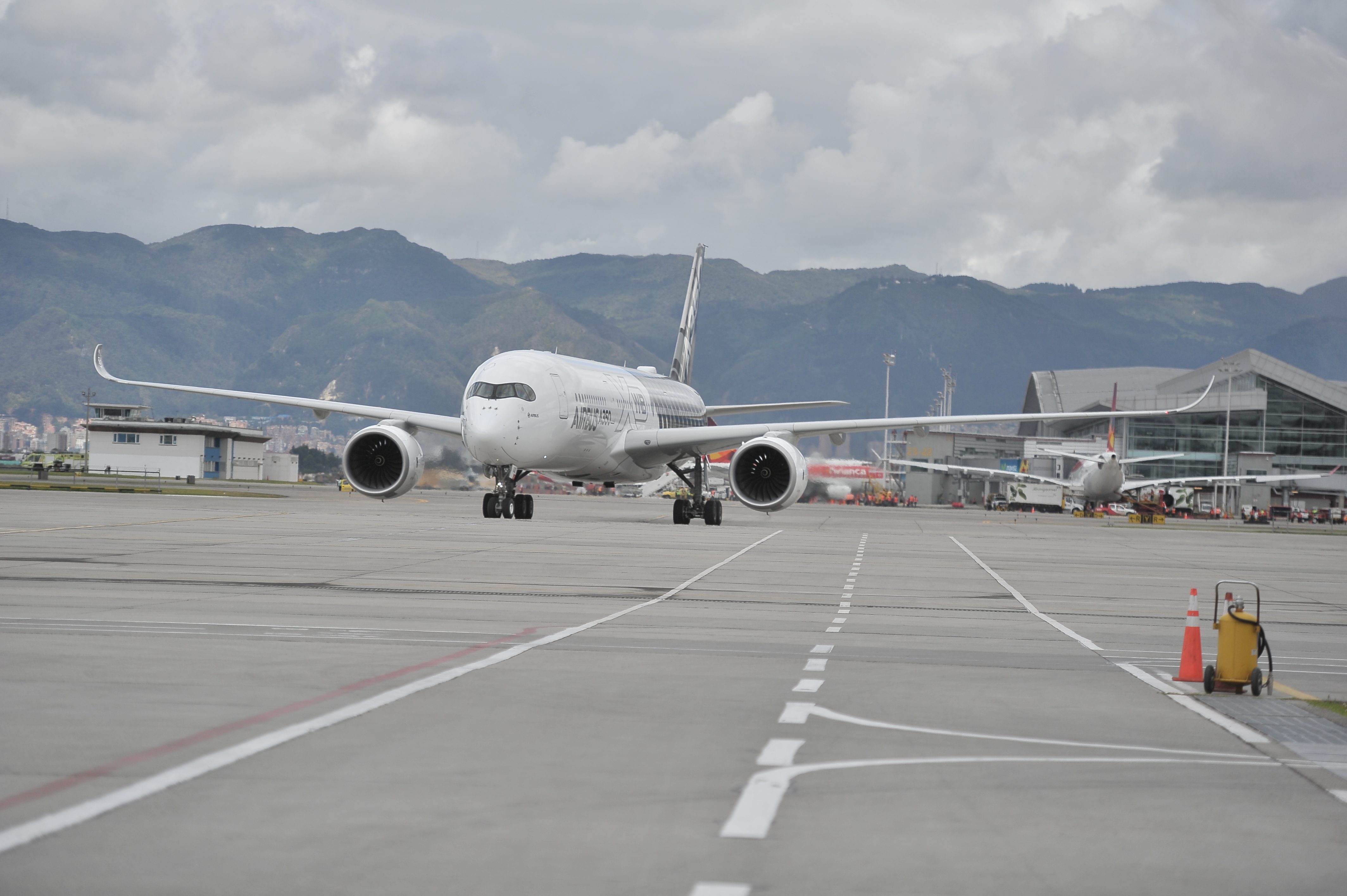 Más de 30 nuevas rutas aéreas piden permiso para operar en Colombia: ¿en qué lugares?