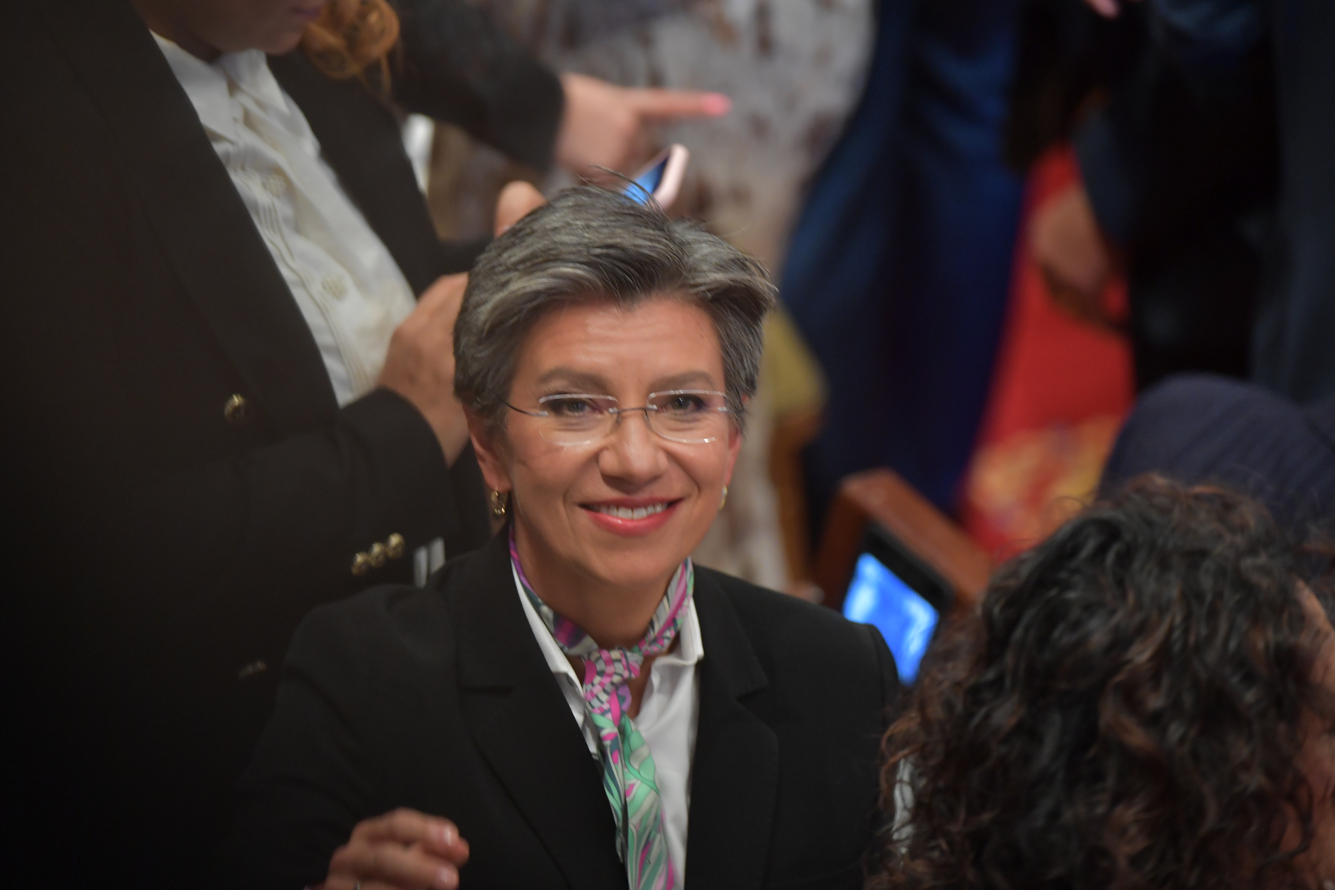 Concejal denuncia a Claudia López por billonaria contratación con Compensar