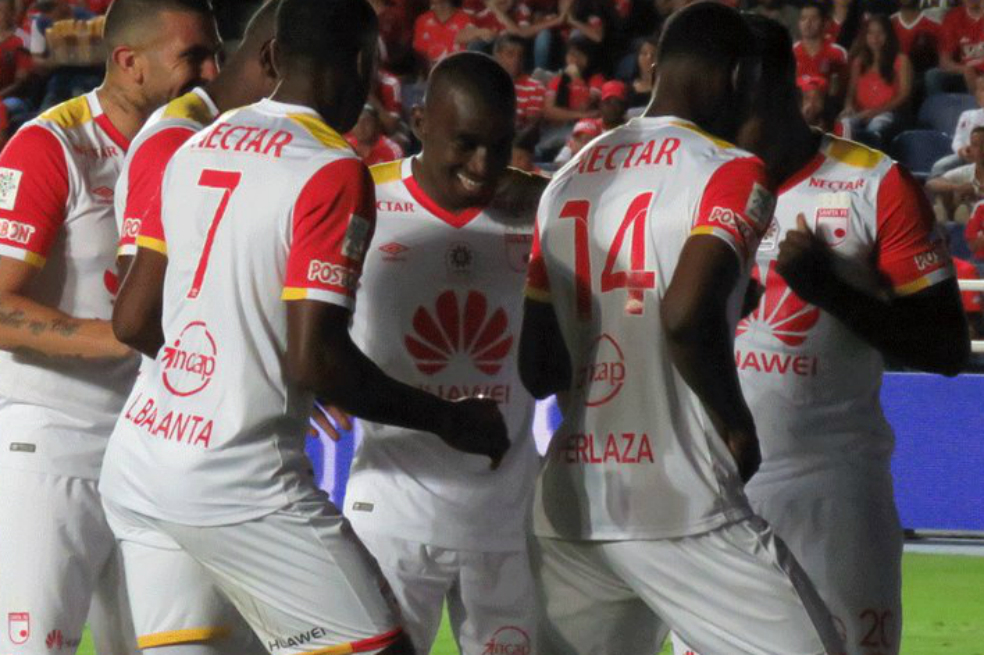 Santa Fe frenó al América y se metió en los ocho
