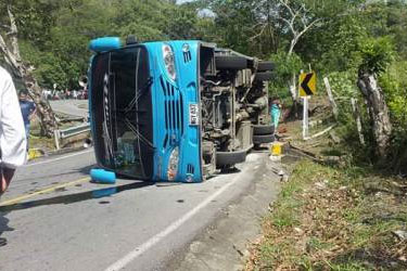 Accidente de tránsito deja tres muertos y 14 heridos en Cundinamarca