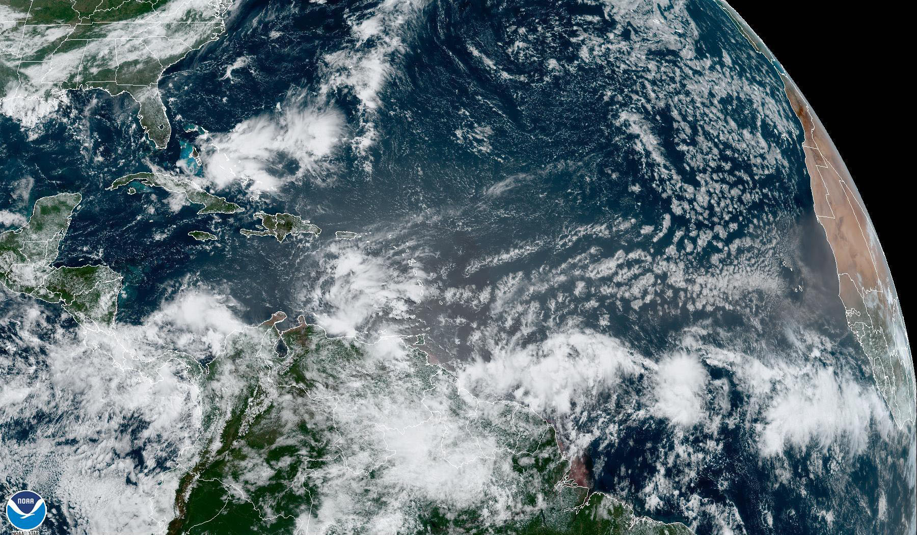 Lluvias se intensificarían en varias regiones del país por paso de onda tropical
