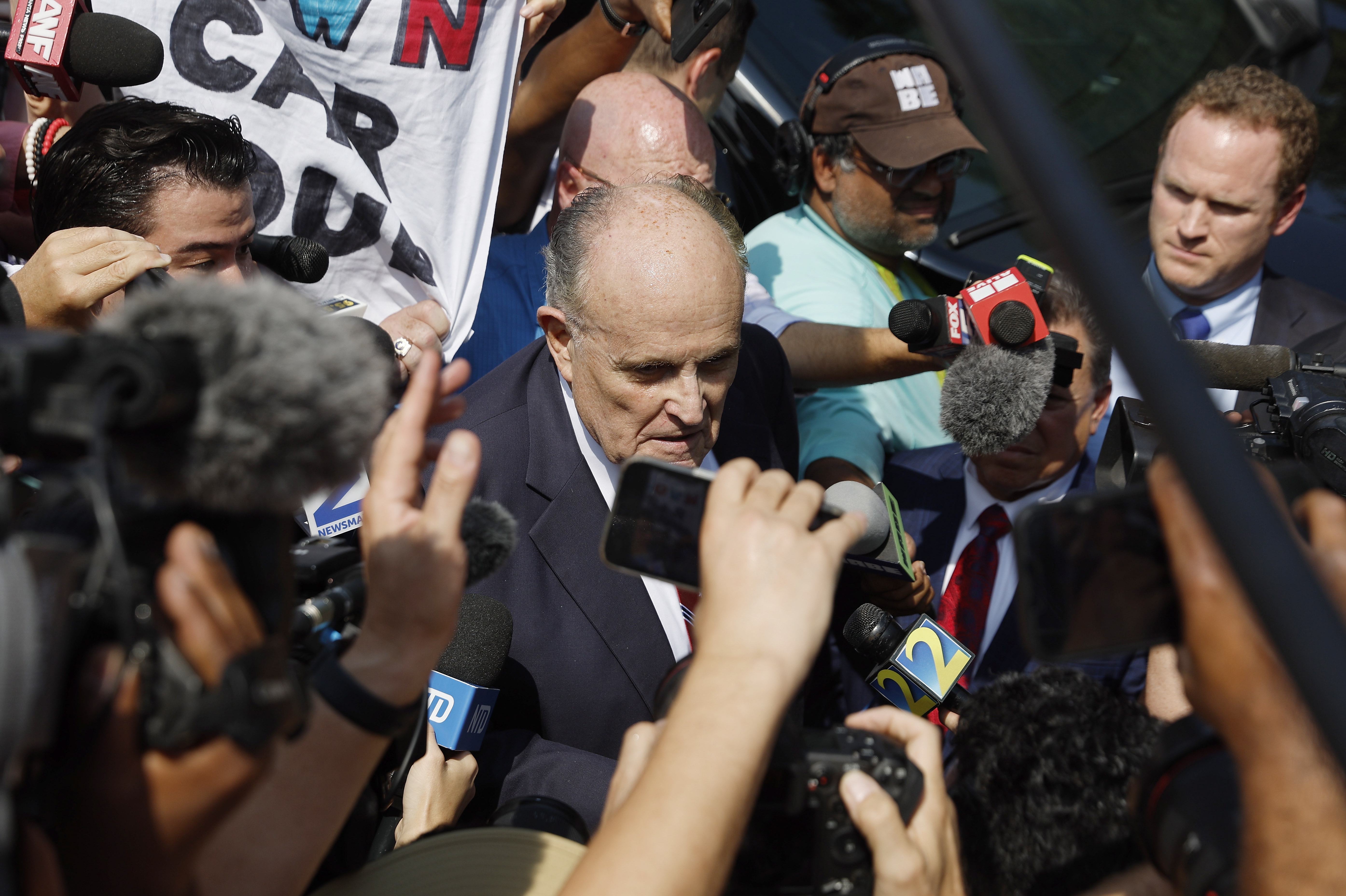 Exabogado de Trump pagará con su apartamento en Nueva York a mujeres que difamó