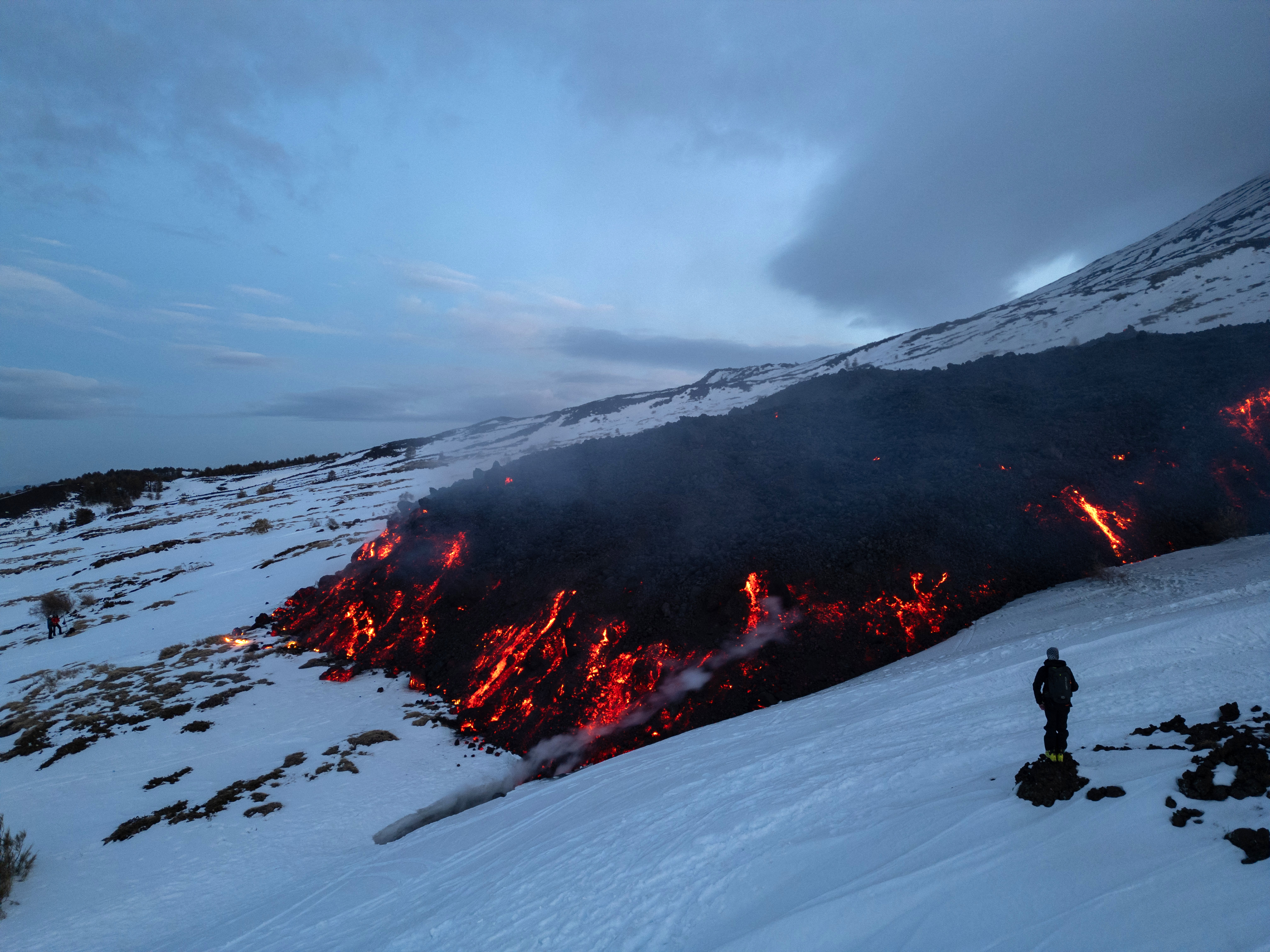 Autoridades preocupadas por senderistas que se hacen selfis en volcán Etna