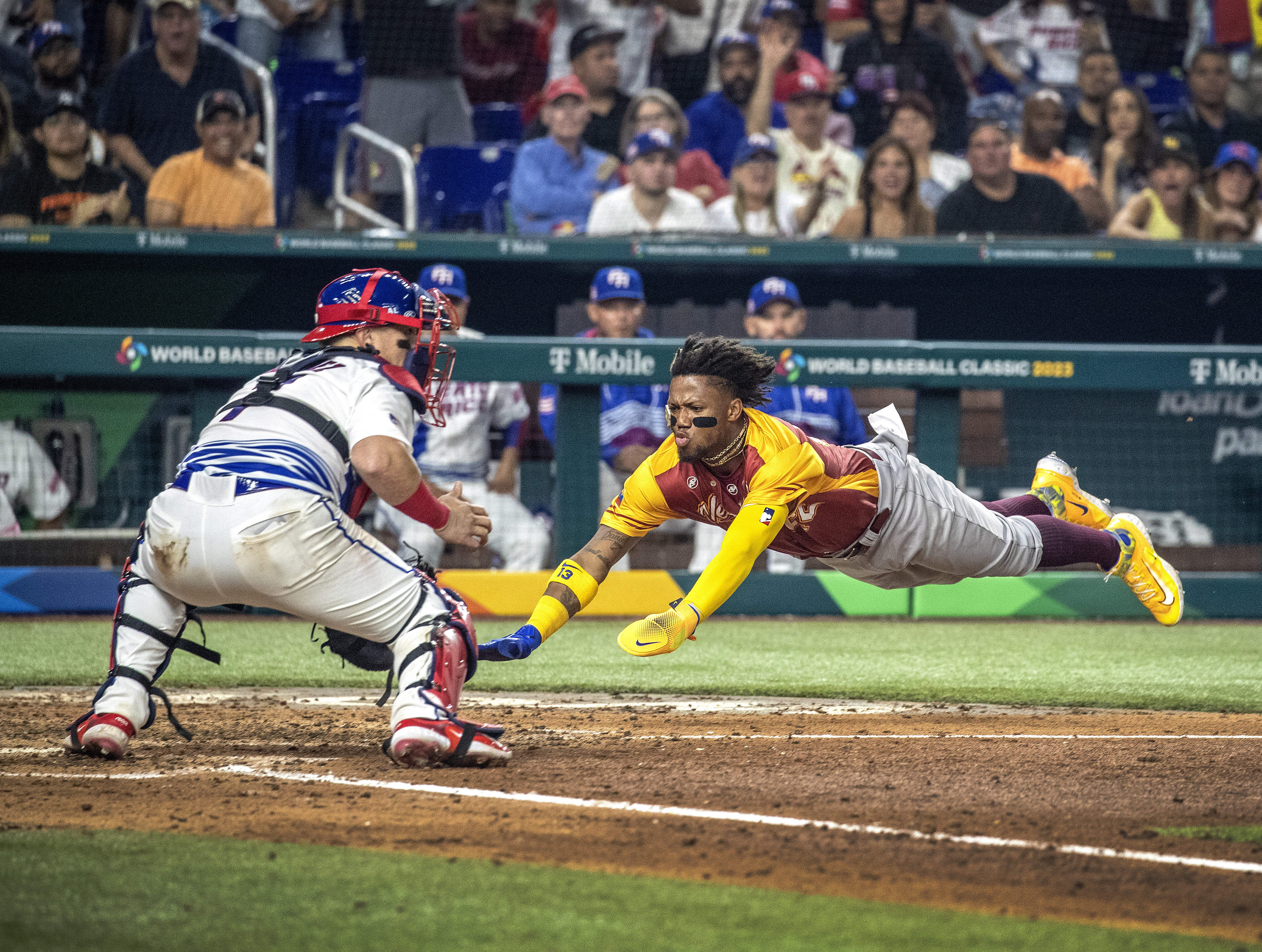 Miami (United States), 12/03/2023.- Ronald Acuna of Venezuela (R) runs to score during the 2023 World Baseball Classic Pool D match between Venezuela and Puerto Rico, in Miami, Florida, USA, 12 March 2023. (Estados Unidos) EFE/EPA/CRISTOBAL HERRERA-ULASHKEVICH