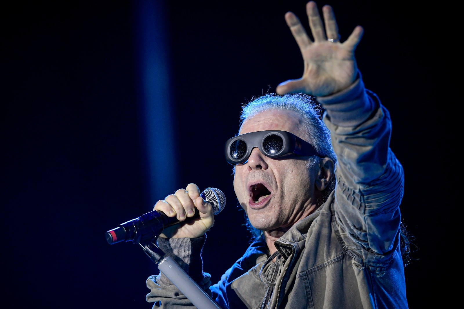 Con un Bruce Dickinson lleno de energía y conectado con el público, Iron Maiden ofreció un espectáculo histórico en el estadio El Campín de Bogotá. 

El vocalista no solo desplegó su potente voz, sino que también tuvo palabras emotivas para los asistentes, calificando al público colombiano como el mejor de 
la gira 'The Future Past World Tour', que comenzó en 2023 recorriendo Europa y ya ha atravesado Asia, Norteamérica y Sudamérica. La gira terminará en Brasil en diciembre.