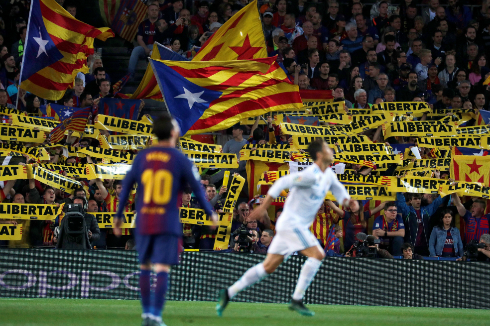Con uno menos, Barcelona igualó 2-2 ante el Madrid y sigue invicto en la Liga de España