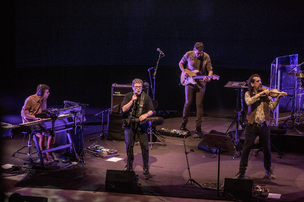 Bajofondo regresa a la música con “Aura”