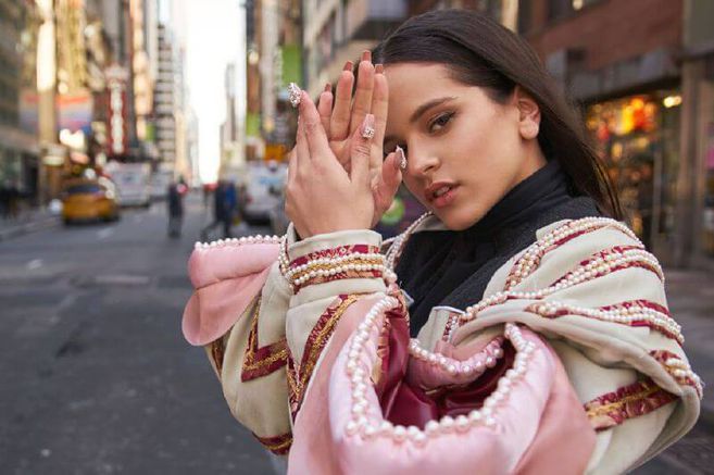 Rosalía en Bogotá: Looks de hombres y mujeres para asistir al concierto