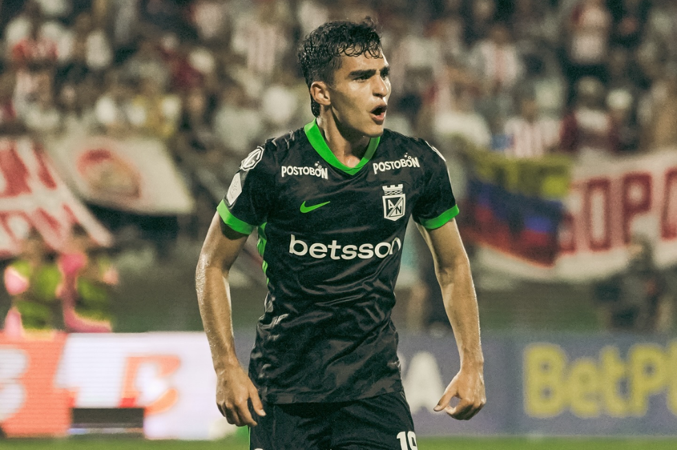 Atlético Nacional goleó a Junior en Barranquilla y asumió el liderato