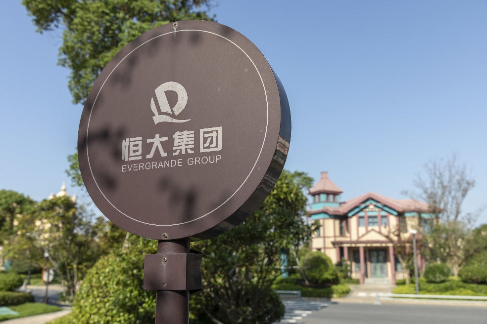 Economía china se frena en medio de problemas inmobiliarios y escasez de energía