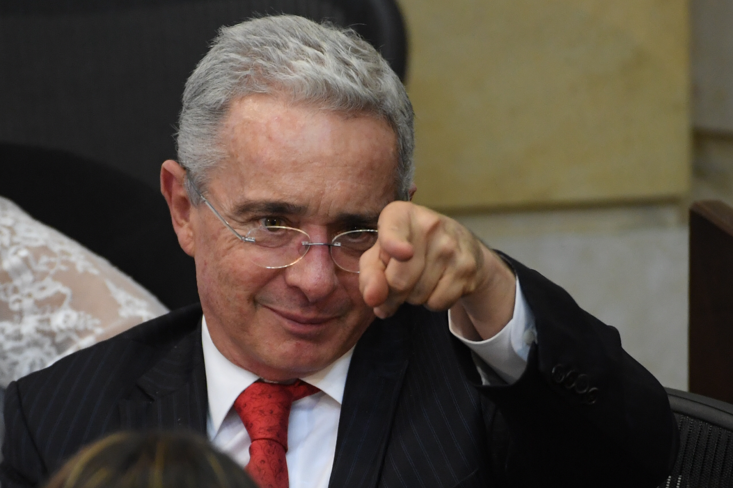 Álvaro Uribe dice que será llamado a juicio por manipulación de testigos y fraude