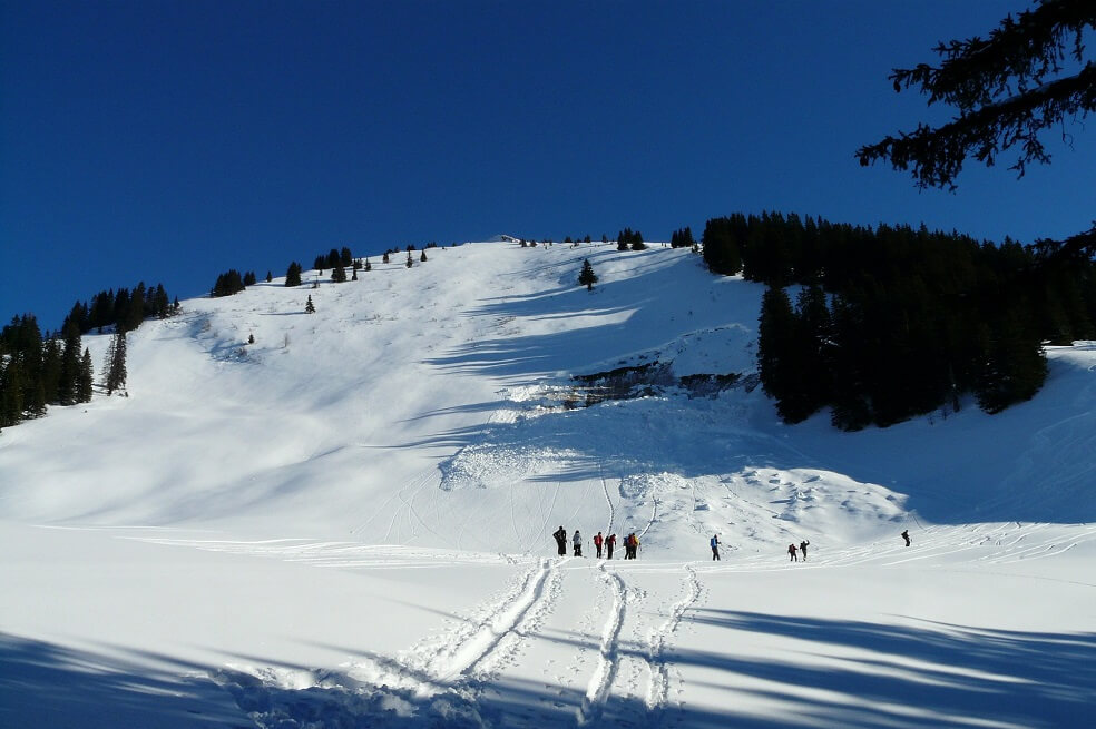 Avalancha en estación de esquí en Suiza deja varios desaparecidos