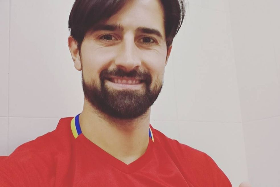 Rubén de la Red: el jugador del Real Madrid y de la selección española de fútbol se vio obligado a dejar el fútbol en su mejor momento por un problema en el corazón. En noviembre de 2010, De la Red decidió dejar las canchas a los 25 años y tras solo seis temporadas de carrera profesional. A 21 años de su retiro la enfermedad cardiaca del exjugador aún sigue sin tener un diagnostico certero.
