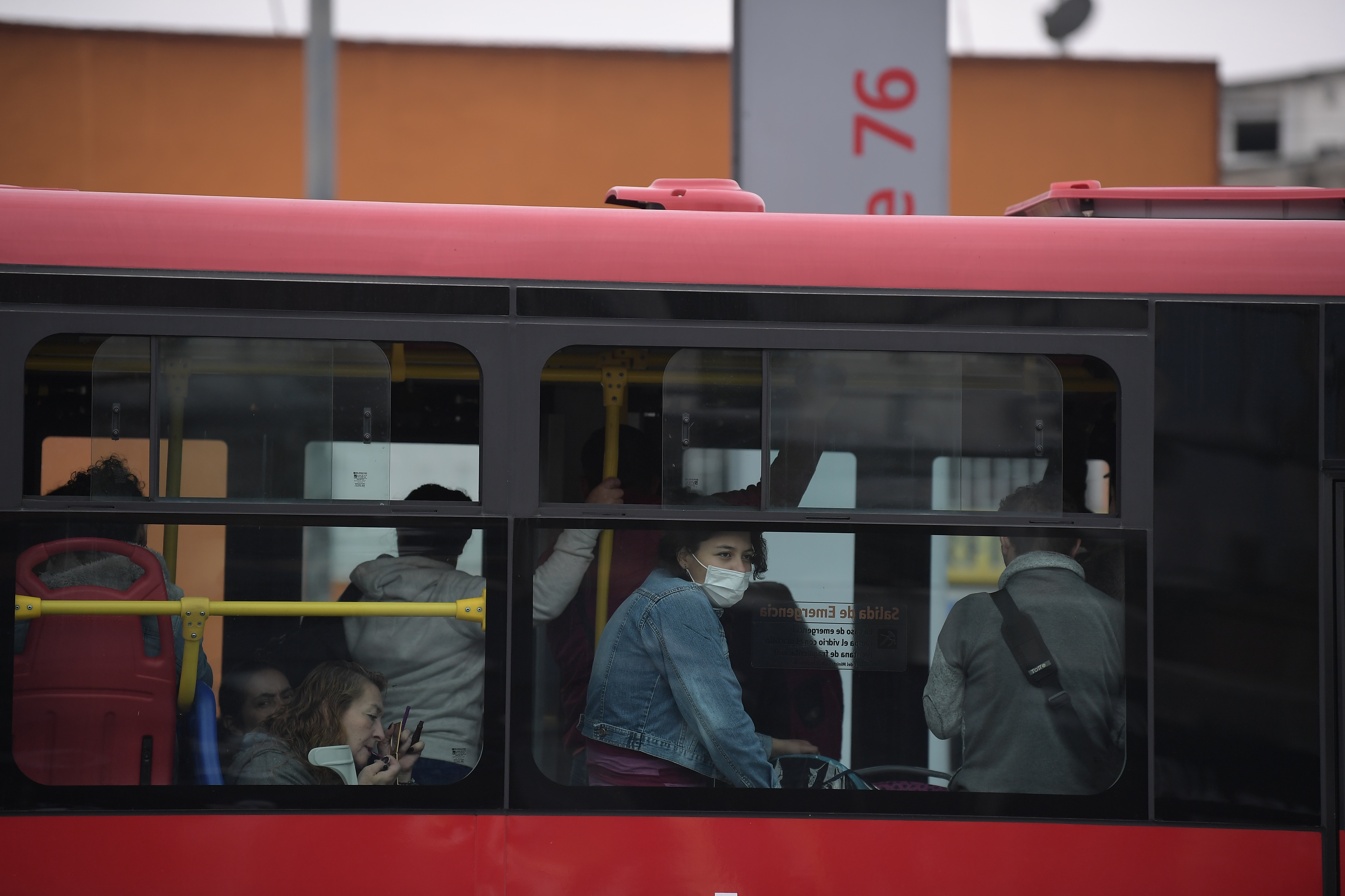 Aspectos generales de la ciudad tras la llegada del coronavirus: habitantes, calles, Transmilenio y la terminal de transporte.