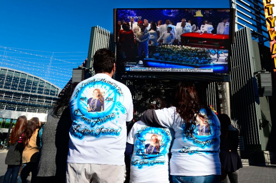 Fans despiden a Jenni Rivera en Los Ángeles