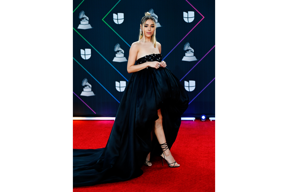 Estos fueron los 'looks' de algunos artistas en la alfombra roja de los Latín Grammy